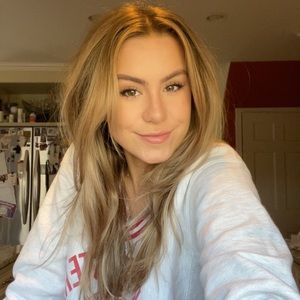 Meet your Posher, Cait